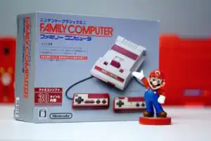 فتح صندوق كمبيوتر العائلة Nintendo Famicom،